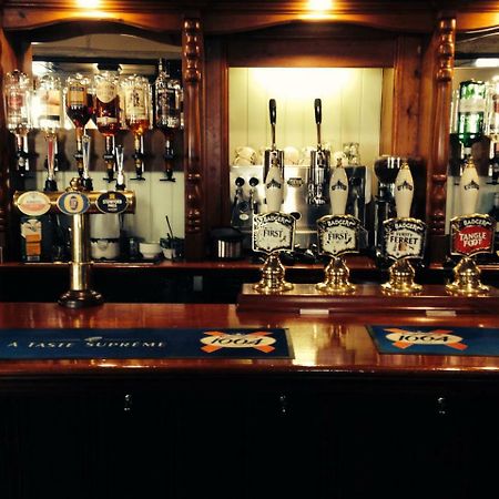 סטרמינסטר ניוטון The Swan Inn מראה חיצוני תמונה