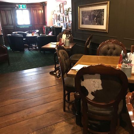 סטרמינסטר ניוטון The Swan Inn מראה חיצוני תמונה