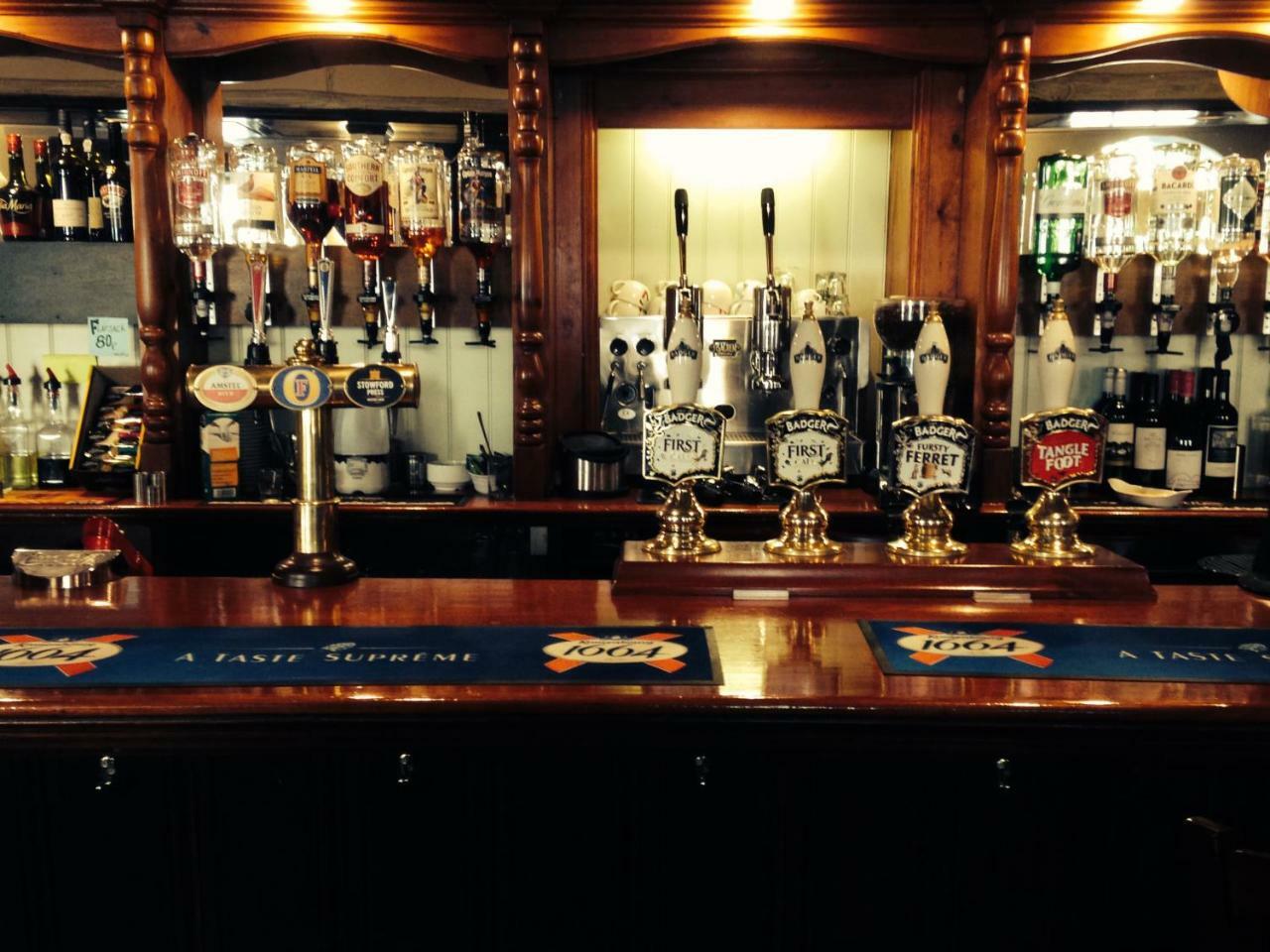 סטרמינסטר ניוטון The Swan Inn מראה חיצוני תמונה